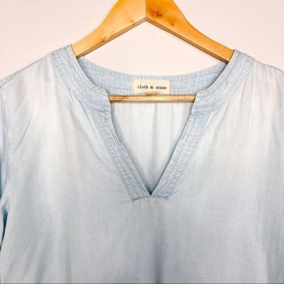 Cloth & Stone Anthropologie Chambray Light Wash Blue Bell Sleeve Blouse Small - Picture 3 of 7